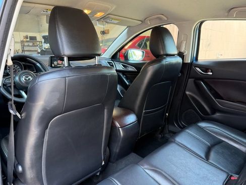Used 2018 MAZDA MAZDA3 Touring FWD image 13