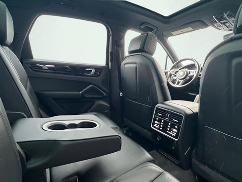 Used 2019 Porsche Cayenne S image 26