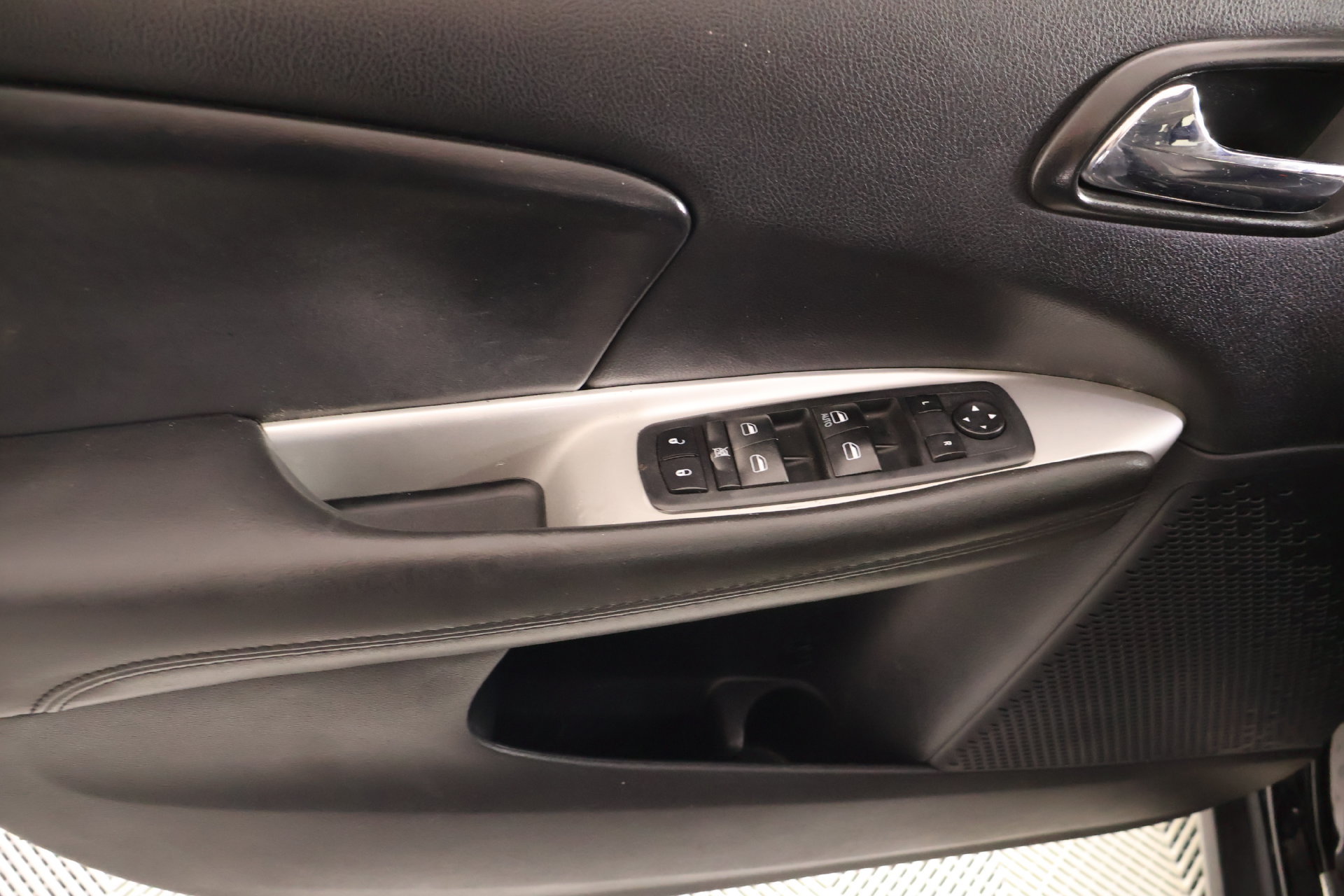 Used 2019 Dodge Journey SE FWD image 14
