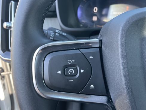 Used 2025 Volvo XC40 B5 Core image 49