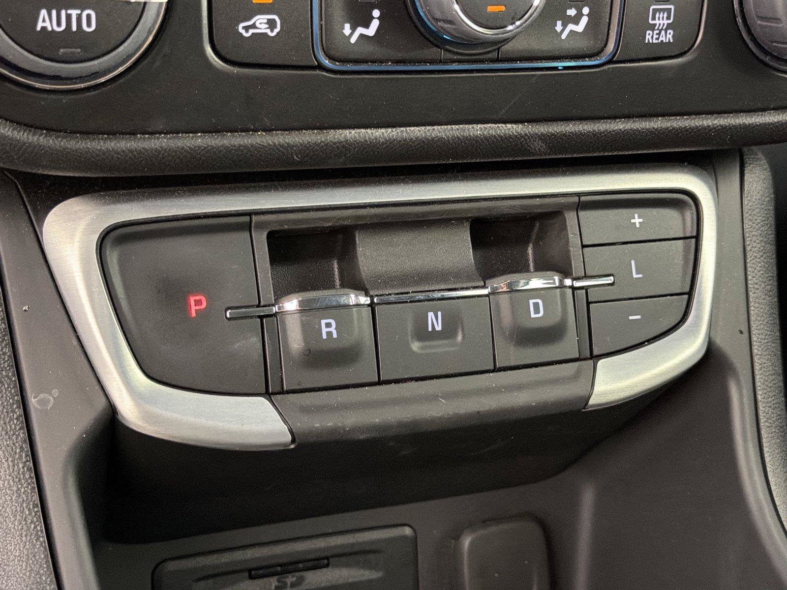 Used 2024 GMC Terrain SLE w/ Driver Convenience Package FWD image 31