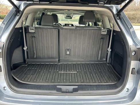 Used 2021 Toyota Highlander XLE image 14