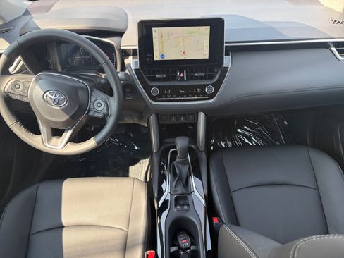 Used 2025 Toyota Corolla Cross XLE w/ Convenience Package AWD/4WD image 23