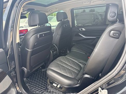 Used 2024 BMW X7 xDrive40i w/ Premium Package AWD/4WD image 22