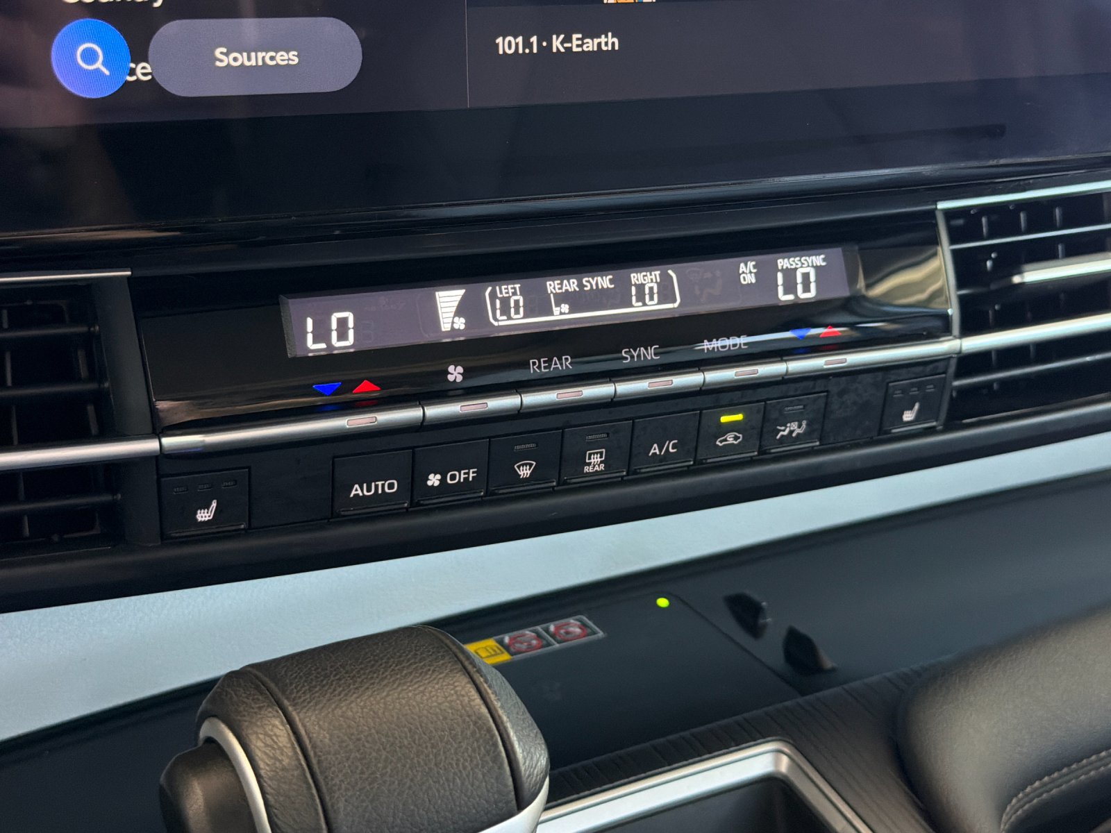 Used 2025 Toyota Sienna XLE FWD image 20
