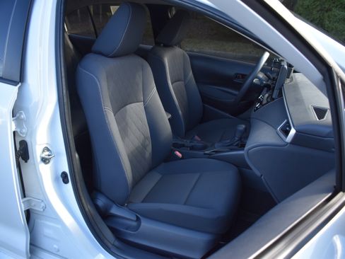 Used 2025 Toyota Corolla LE image 25