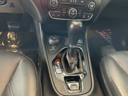 Used 2020 Jeep Cherokee Limited image 19