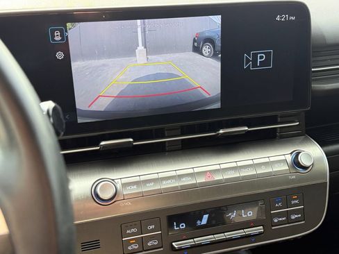 Used 2025 Hyundai Kona SEL AWD/4WD image 35