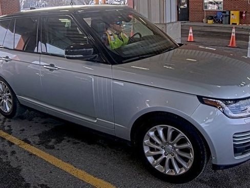 Used 2019 Land Rover Range Rover HSE image 3