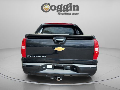 Used 2013 Chevrolet Avalanche LTZ image 4