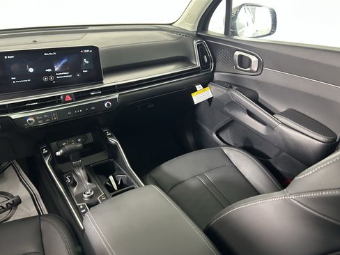 Used 2025 Kia Sorento S w/ Panoramic Sunroof Package image 40