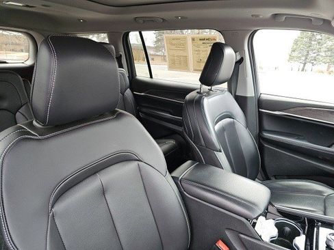 Used 2023 Jeep Grand Cherokee L Limited w/ Trailer Tow Group (B) image 12