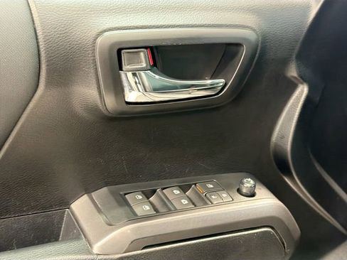 Used 2022 Toyota Tacoma TRD Off-Road w/ TRD Premium Off Road Package image 17