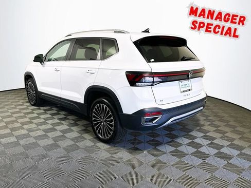 Used 2025 Volkswagen Taos SE FWD image 6