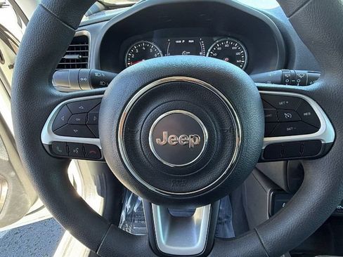 Used 2023 Jeep Renegade Latitude AWD/4WD image 18