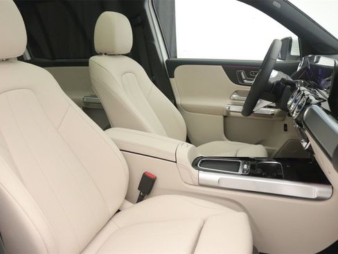 New 2025 Mercedes-Benz EQB 300 4MATIC image 9