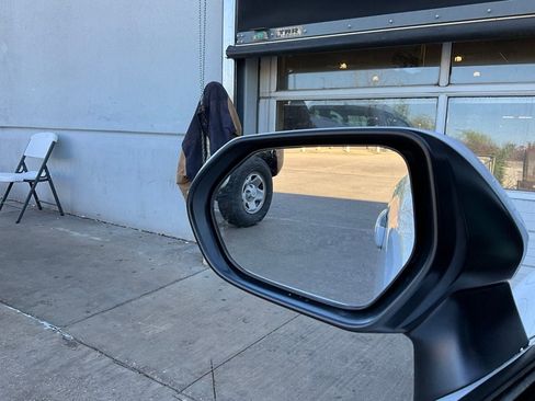 Used 2025 Toyota Corolla LE image 18