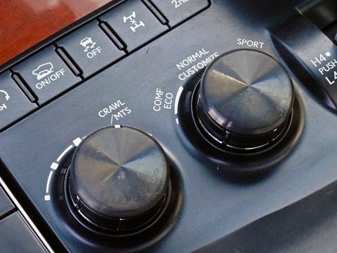 Used 2019 Lexus LX 570 4WD w/ Luxury Package image 41