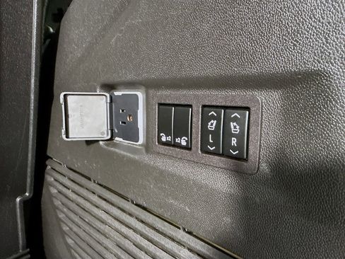 Used 2023 GMC Yukon AT4 w/ Technology Package image 35