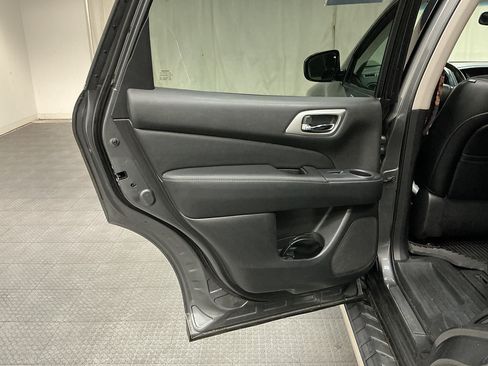 Used 2015 Nissan Pathfinder Platinum w/ Family Entertainment Package FWD image 26