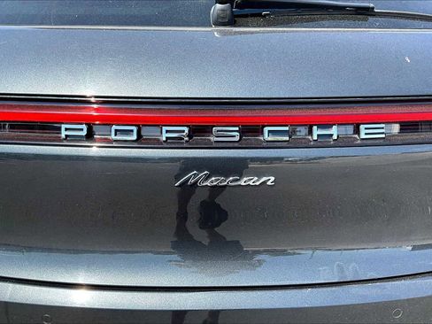 Used 2021 Porsche Macan image 30