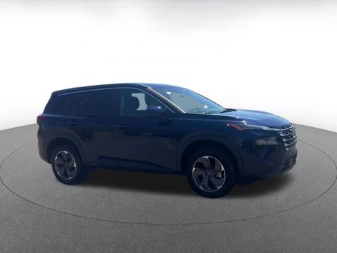 Used 2025 Nissan Rogue SV FWD image 2