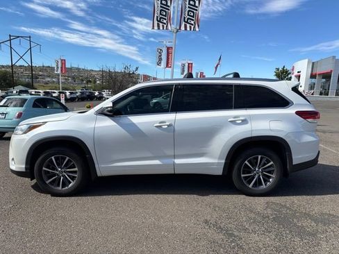 Certified 2018 Toyota Highlander XLE w/ Carpet Mat Package (TMS) AWD/4WD image 6