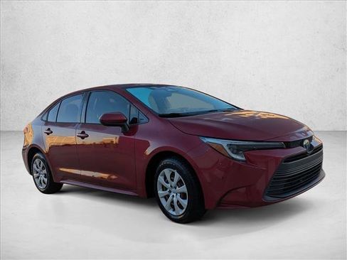 Used 2023 Toyota Corolla LE image 3