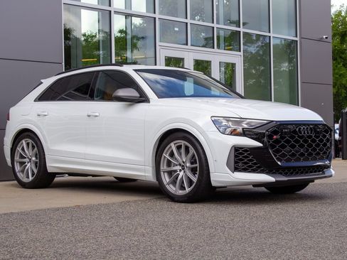 Used 2026 Audi RS Q8 performance AWD/4WD image 3