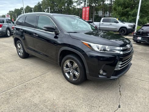Used 2017 Toyota Highlander Limited Platinum FWD image 8