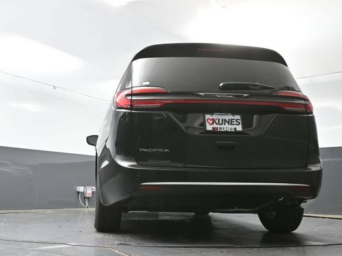 New 2027 Chrysler Pacifica Select FWD image 46