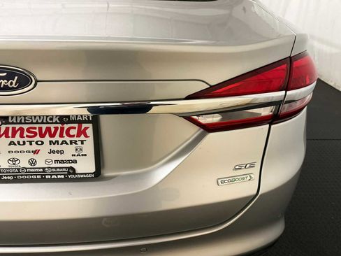 Used 2017 Ford Fusion SE w/ Fusion SE Technology Package image 18