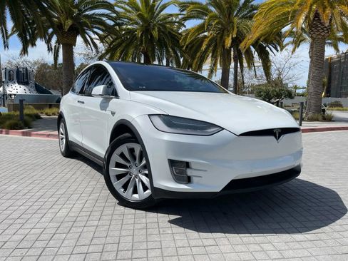 Used 2018 Tesla Model X 100D image 2