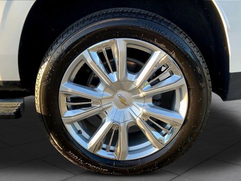 Used 2021 Chevrolet Suburban High Country w/ Premium Package image 11