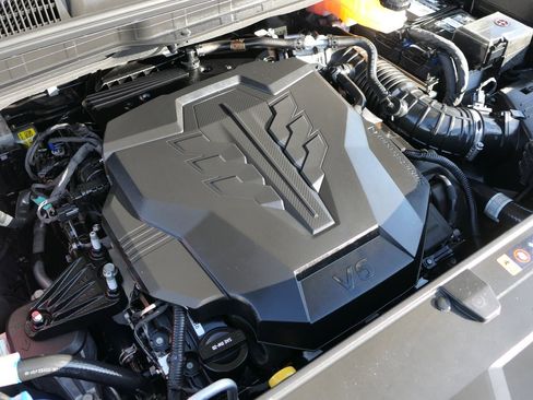 Used 2023 Kia Carnival LX image 30