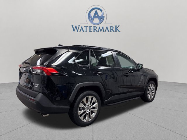 Used 2021 Toyota RAV4 XLE Premium AWD/4WD image 4