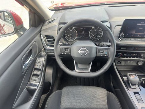 Used 2025 Nissan Rogue SV FWD image 13