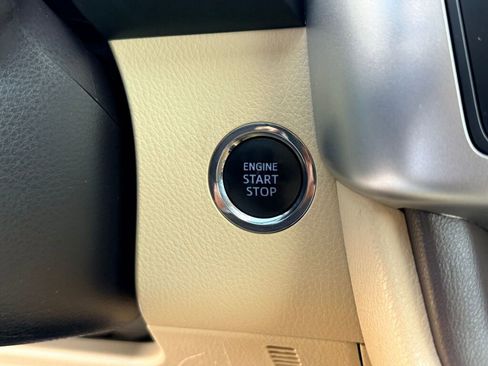 Used 2016 Toyota Highlander XLE image 6