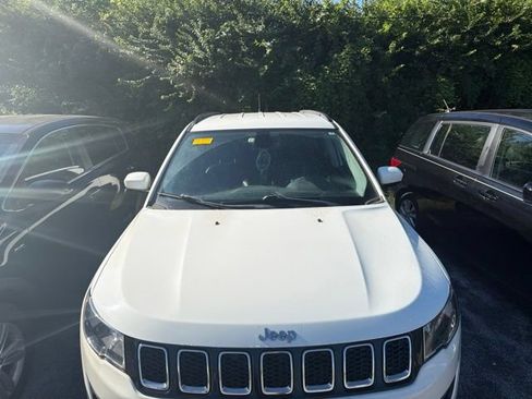 Used 2018 Jeep Compass Latitude w/ Popular Equipment Group AWD/4WD image 2