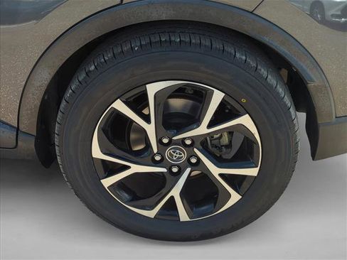 Used 2019 Toyota C-HR XLE FWD image 9