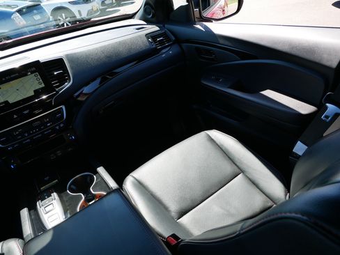 Used 2024 Honda Passport Black Edition image 11