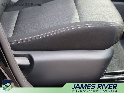 Used 2025 Nissan Rogue SV FWD image 10