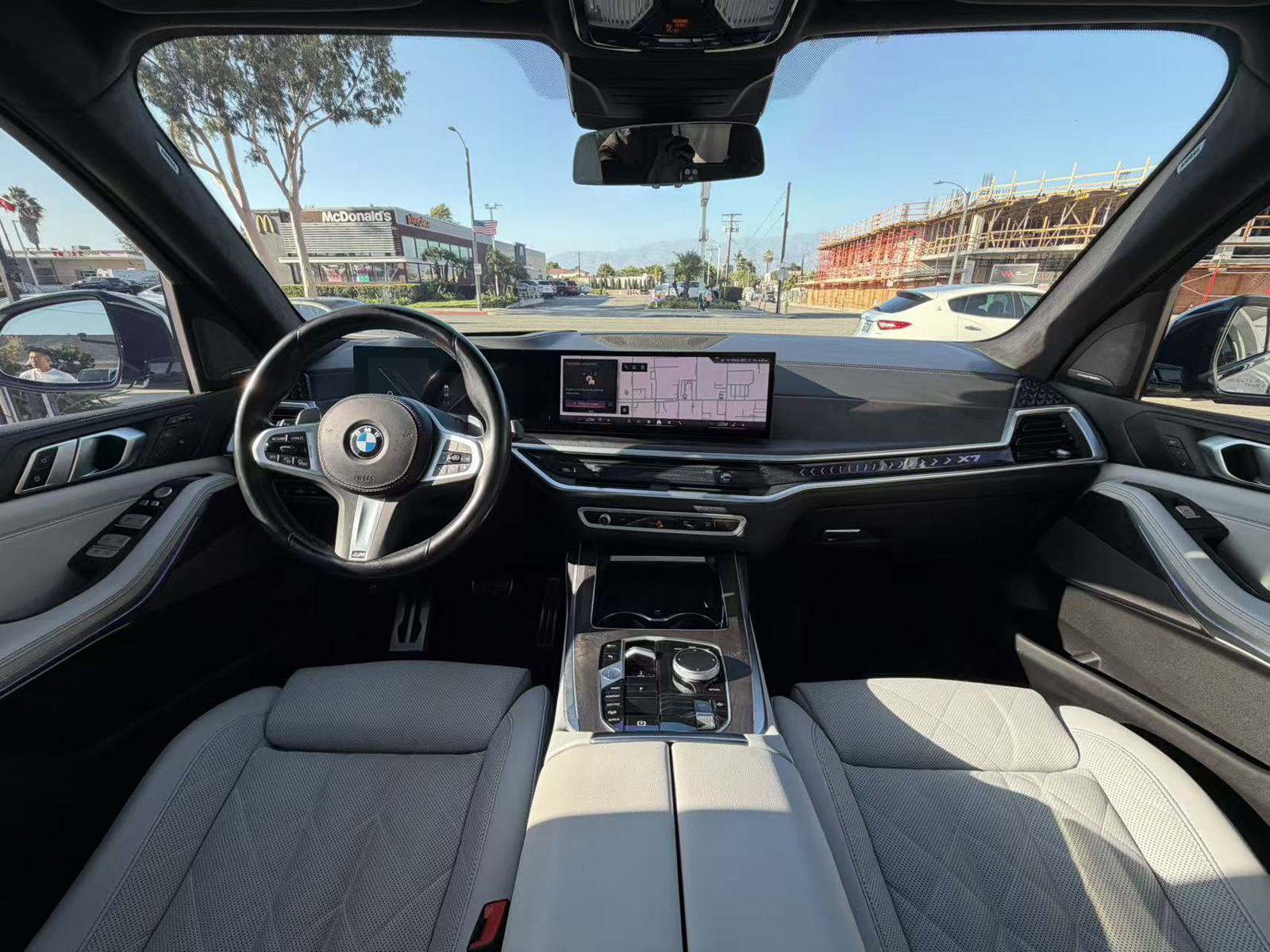 Used 2024 BMW X7 xDrive40i w/ M Sport Package AWD/4WD image 7