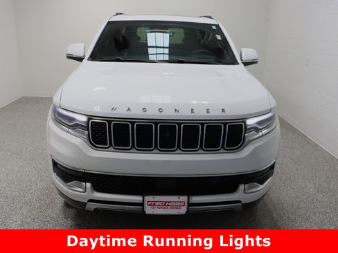 Used 2022 Jeep Wagoneer Series III w/ Premium Group I image 3