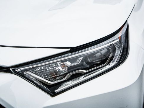 Used 2021 Toyota RAV4 XLE w/ XLE Grade Weather Package AWD/4WD image 7
