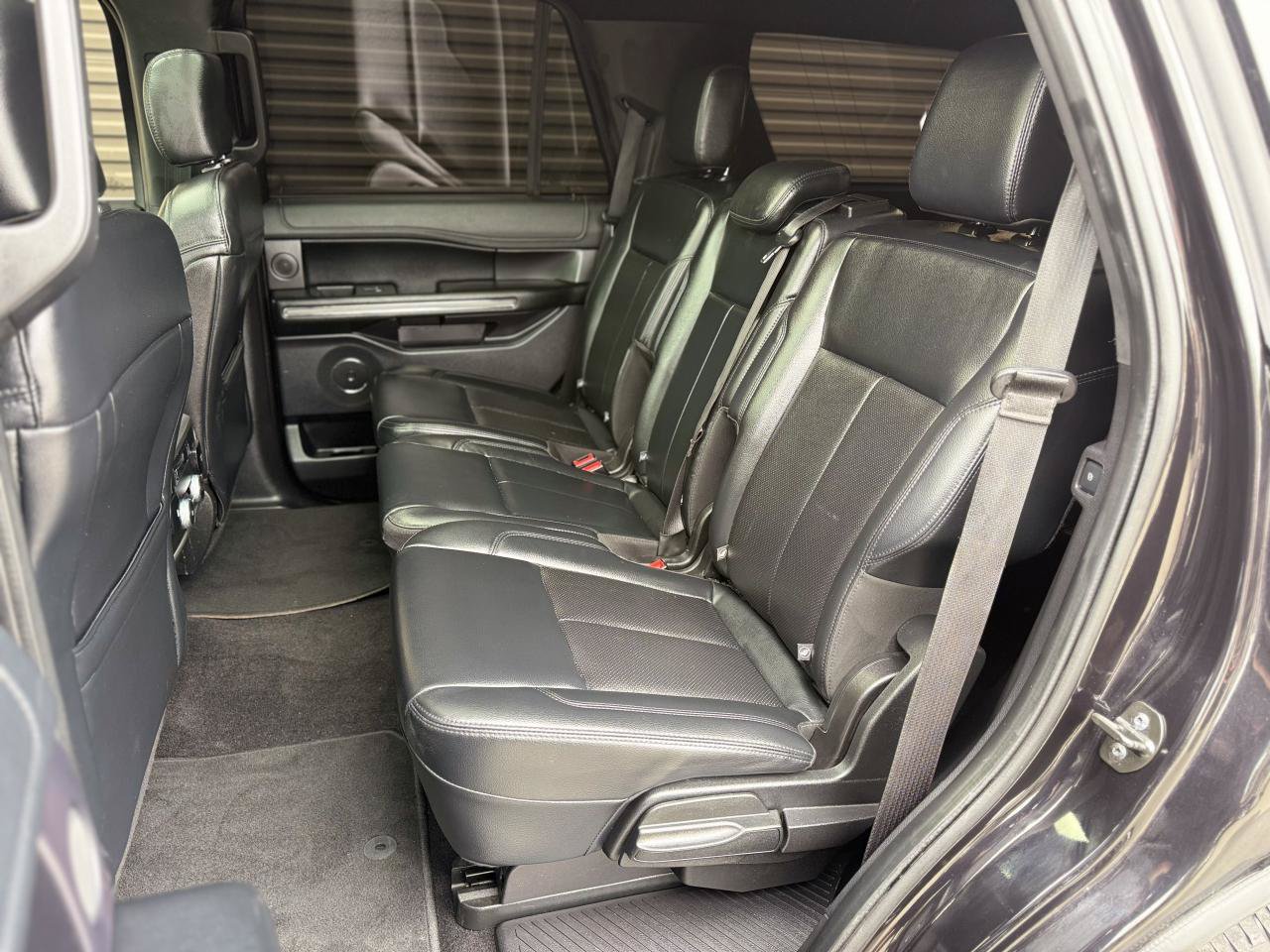 Used 2019 Ford Expedition XLT w/ Equipment Group 202A AWD/4WD image 15
