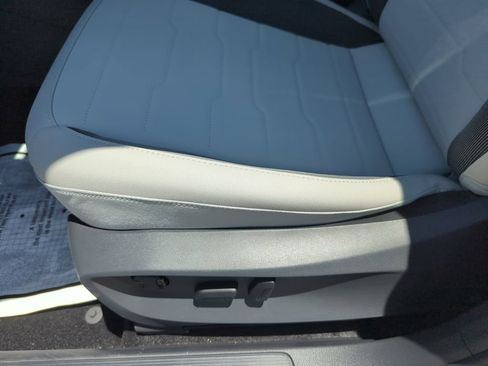 New 2026 Volkswagen Taos SE FWD image 29