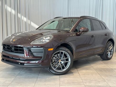 Used 2025 Porsche Macan image 1