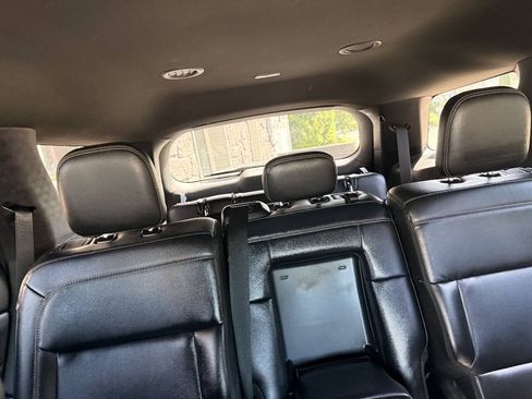 Used 2020 Ford Explorer XLT w/ Equipment Group 202A RWD image 21