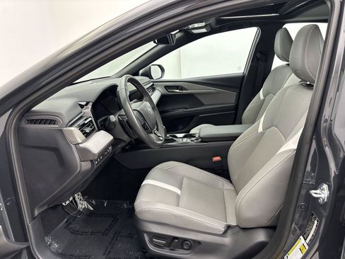 Used 2025 Toyota Camry SE AWD/4WD image 25